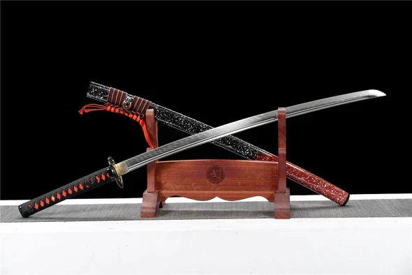 Schwarz-rotes Katana